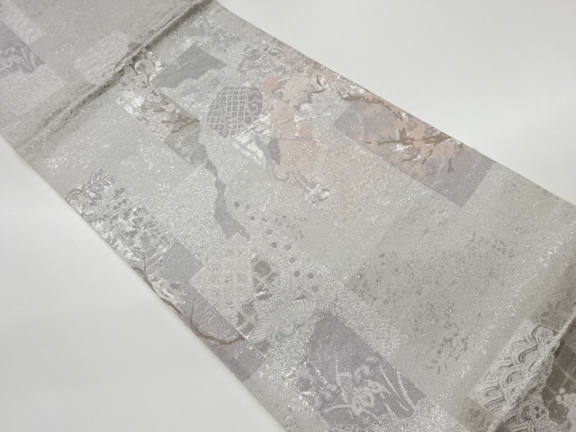 リサイクル　プラチナ箔短冊に貴人・花々・縞模様織出し袋帯